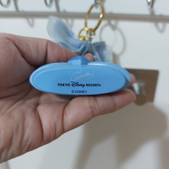 Cinderella Tokyo Disney Resort Keychain Pretty Blue Bows Purse - Picture 7 of 7